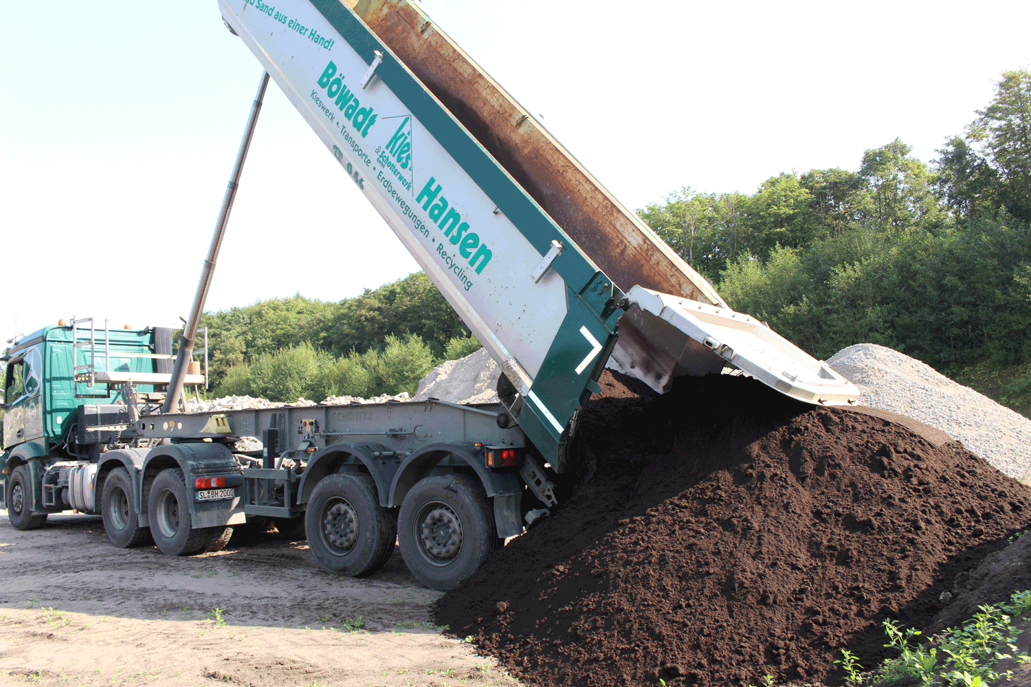 Abladen Mutterboden in Kooperation mit Böwadt & Hansen